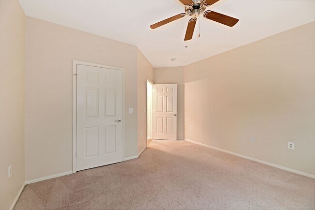 Building Photo - 1 Bed 1 Bath - North Bethesda Condo - 1 Reserved Parking Space