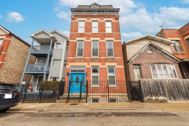 Building Photo - 910 W 19th Pl