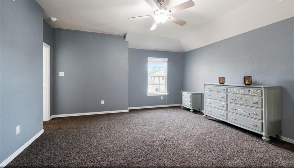 Building Photo - 8252 Breezy Cv