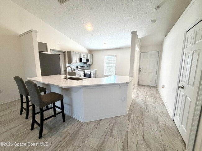 Building Photo - 160 Eureka Ave NE