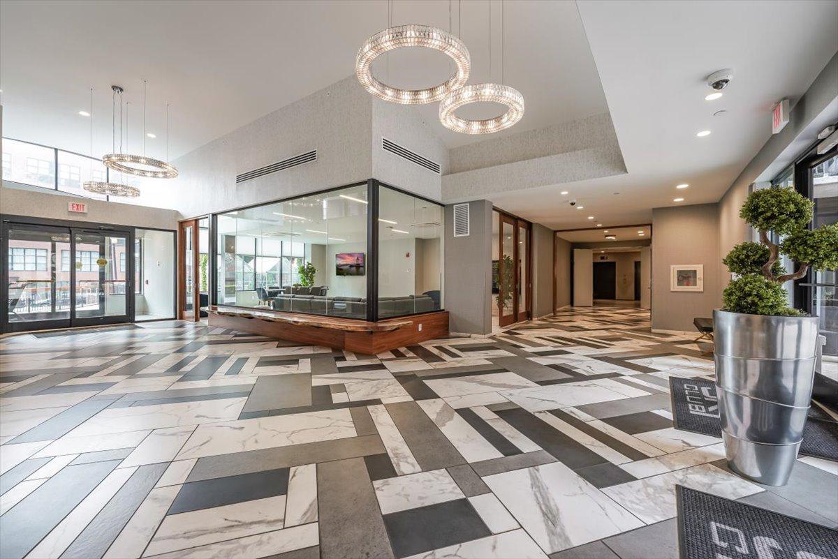 Building Photo - 700 1st St