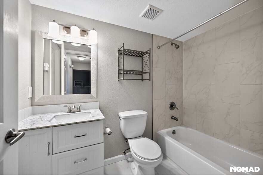 Building Photo - 17403 E Mansfield Ave