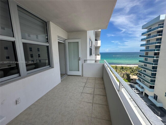 Building Photo - 9225 Collins Ave