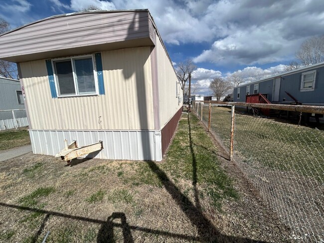 Building Photo - 3 Bed 1.5 Bath Fully Remodeled Mobile Home...