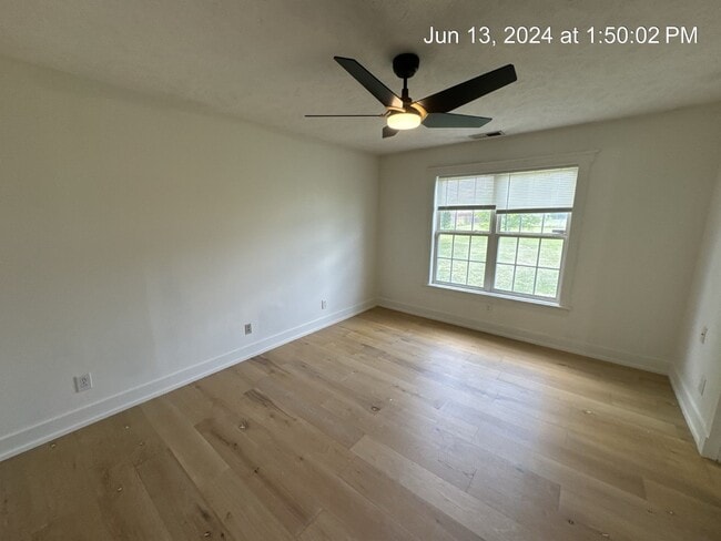 Building Photo - 146 Cavalier Dr