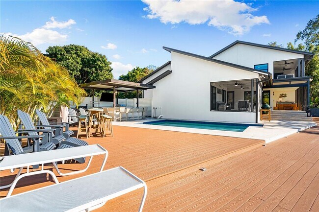 Building Photo - 2500 Monterey St