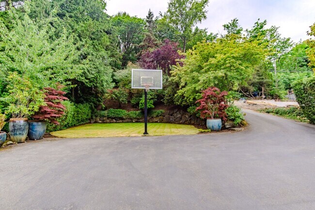 Building Photo - 4Bd/4Ba Seattle Home