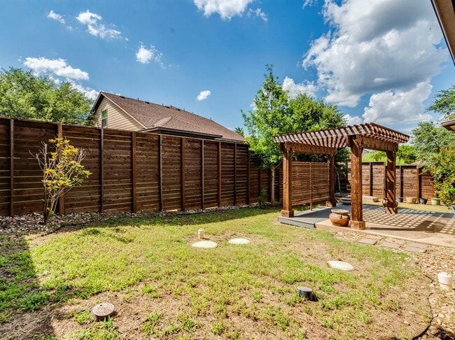 Building Photo - 10804 Wildwood Cir