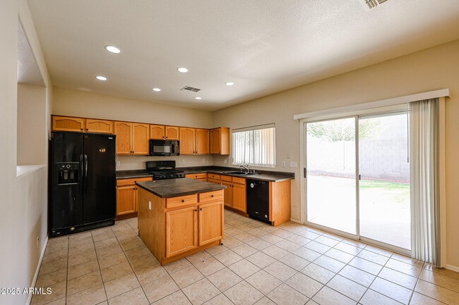 Building Photo - 8442 W Mary Ann Dr