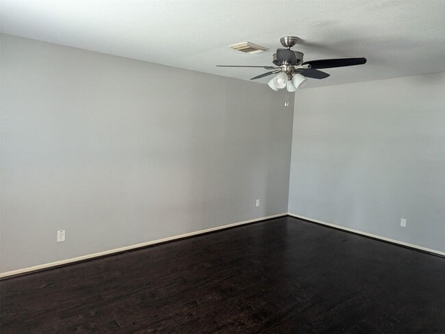 Building Photo - MOVE-IN READY 4 BED/ 2.5 BATH HOME IN MIDD...