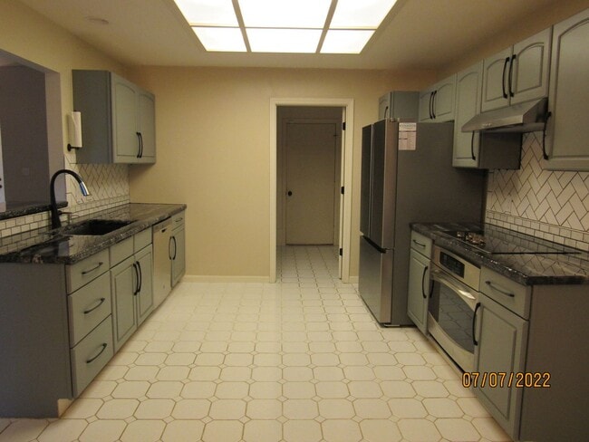 Building Photo - 3 bedroom house in Lake Ozark for rent