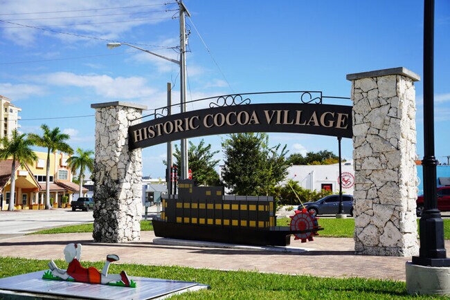 Building Photo - 214 Lucerne Dr