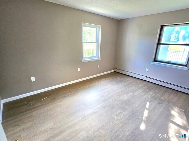 Building Photo - 272 Bellevue St