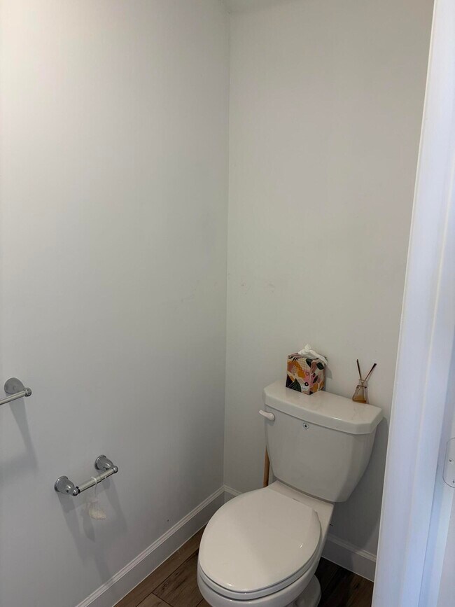 Building Photo - 4181 Lagoon Shore Dr