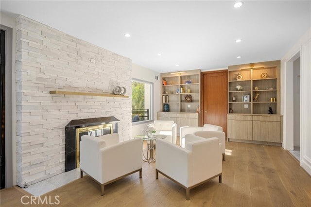 Building Photo - 2065 E Altadena Dr