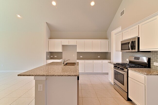 Building Photo - 6601 Loretta White Ln