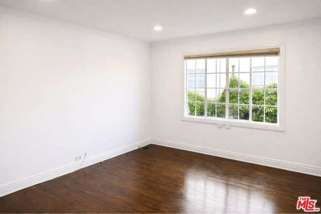 Building Photo - 214 S Spalding Dr