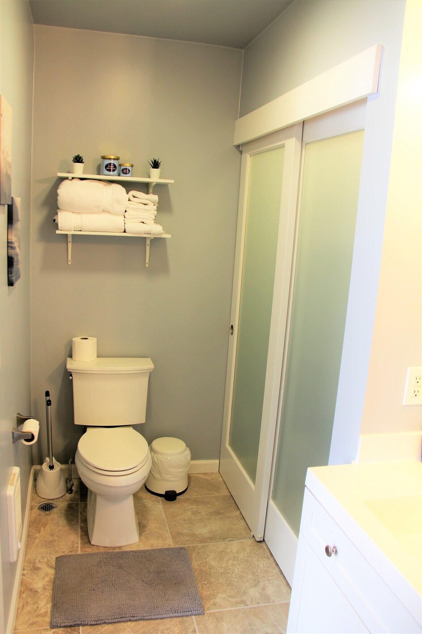 Building Photo - 820 S Junett St