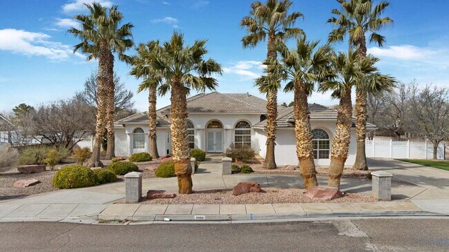 Building Photo - Spacious 5 bed 3 bath with large back yard.
