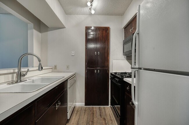 Building Photo - 2711 St Edwards Cir