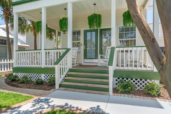 Building Photo - 4465 Clipper Cove