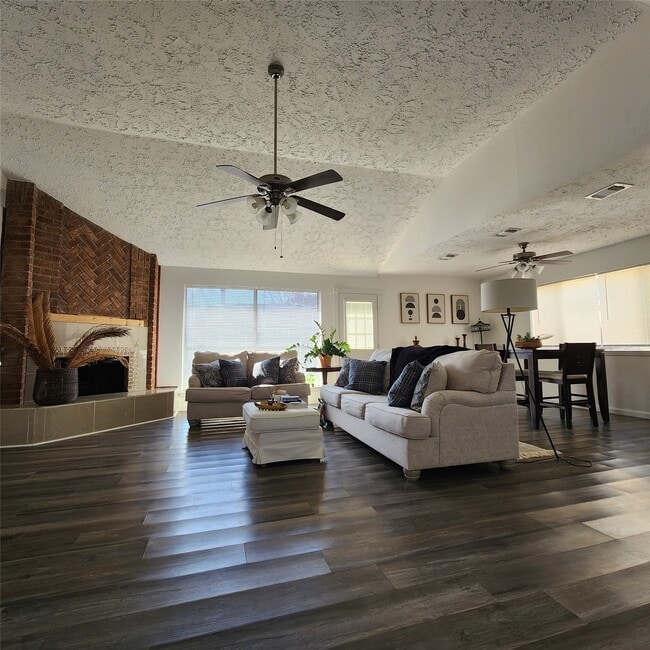 Building Photo - 3622 Fiddlers Green Dr