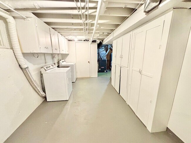 Building Photo - FREE SEPTEMBER RENT!!