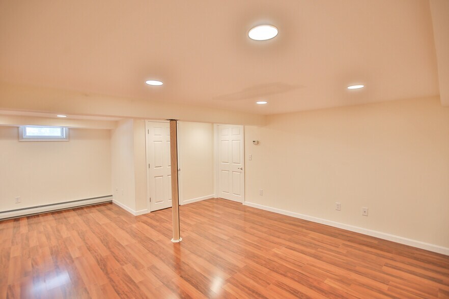 Building Photo - 159 Leslie Dr