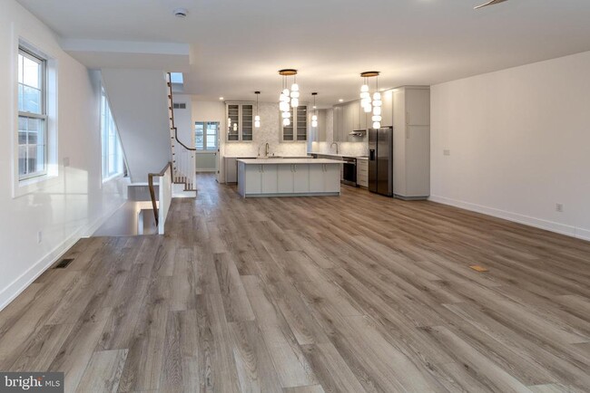 Building Photo - 17 Wilson St