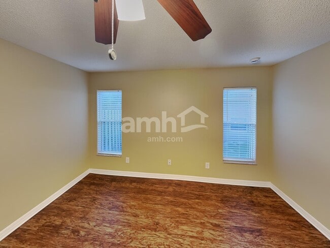 Building Photo - 1072 Bluegrass Dr