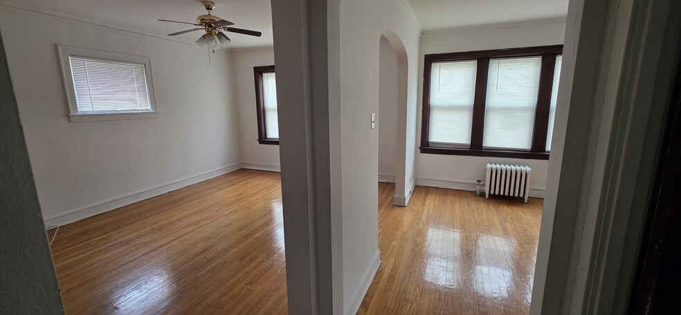 Building Photo - 908 Lyman Ave