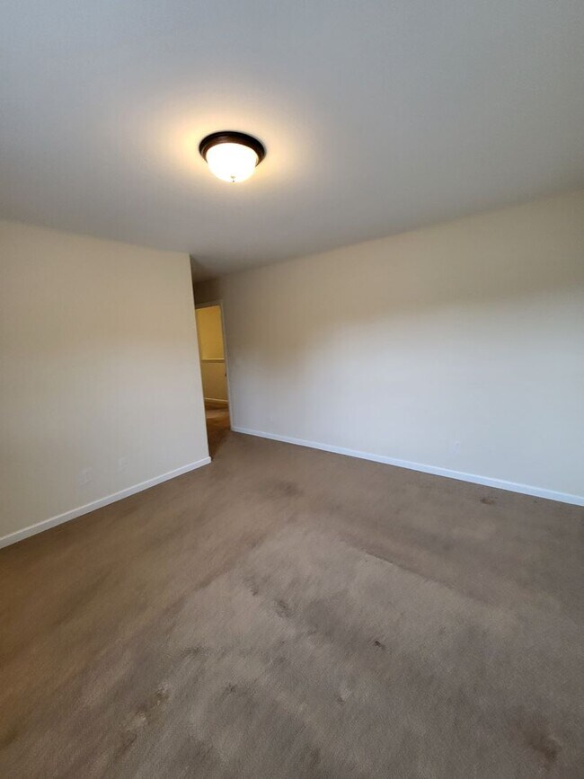 Building Photo - 284 Big Oak Ln