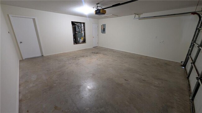 Building Photo - 3362 Brian St