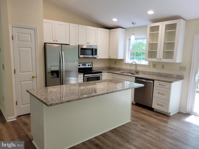 Building Photo - 6194 Dawes Dr