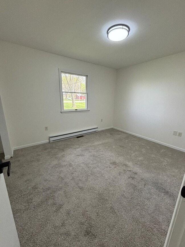 Building Photo - Shawnee Country Home – Newly Renovated Ranch with 2-Car Garage