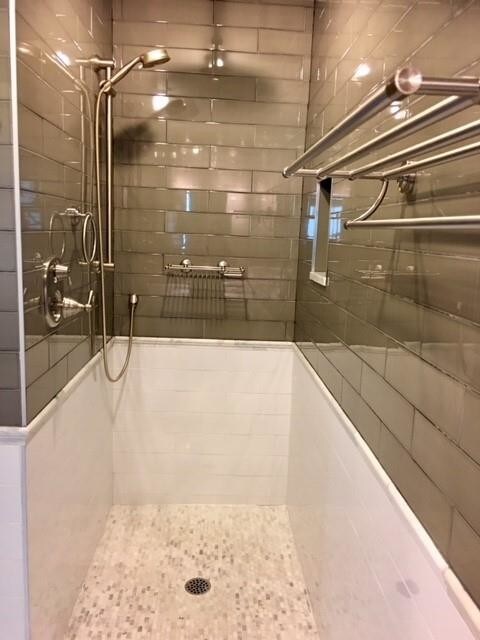 Building Photo - 802 Howe St