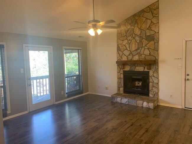 Building Photo - 1820-6 Tryon Drive