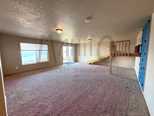 Building Photo - Spacious Home With Stunning Sunset Views