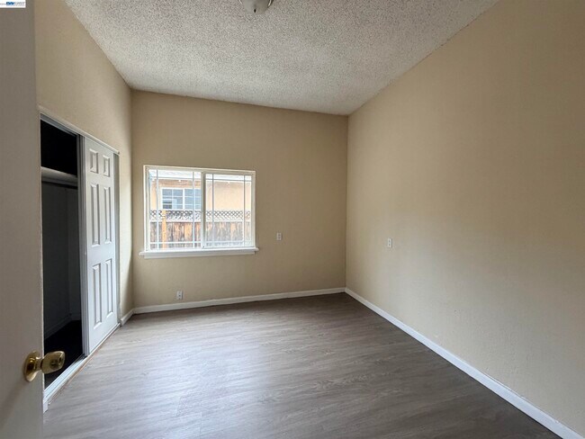 Building Photo - 907 S 10th St