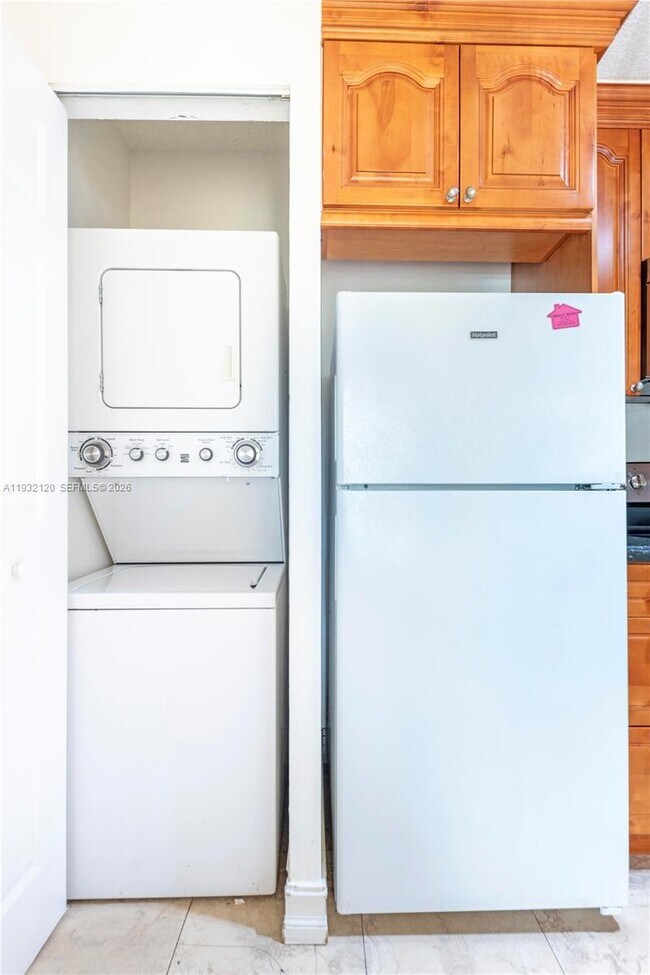 Building Photo - 1155 Coral Club Dr