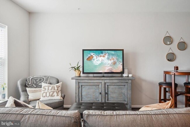 Building Photo - 557 Leftwich Ln