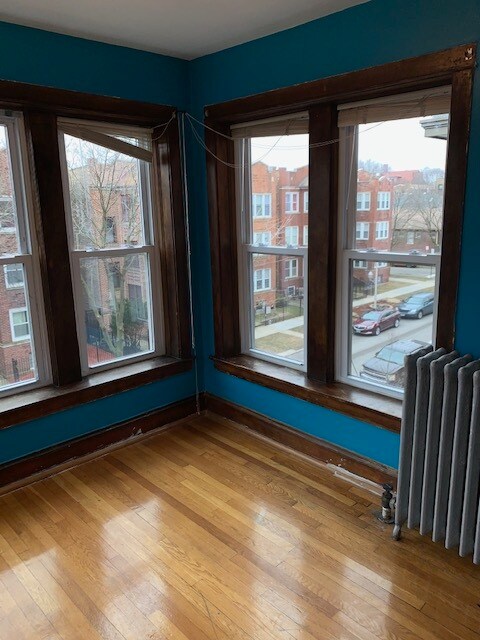Sun Room - 2044 W Birchwood Ave