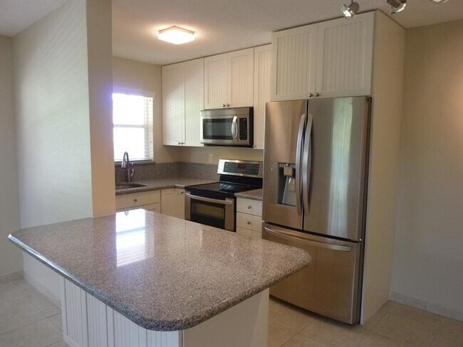 Building Photo - 2131 N Ocean Blvd