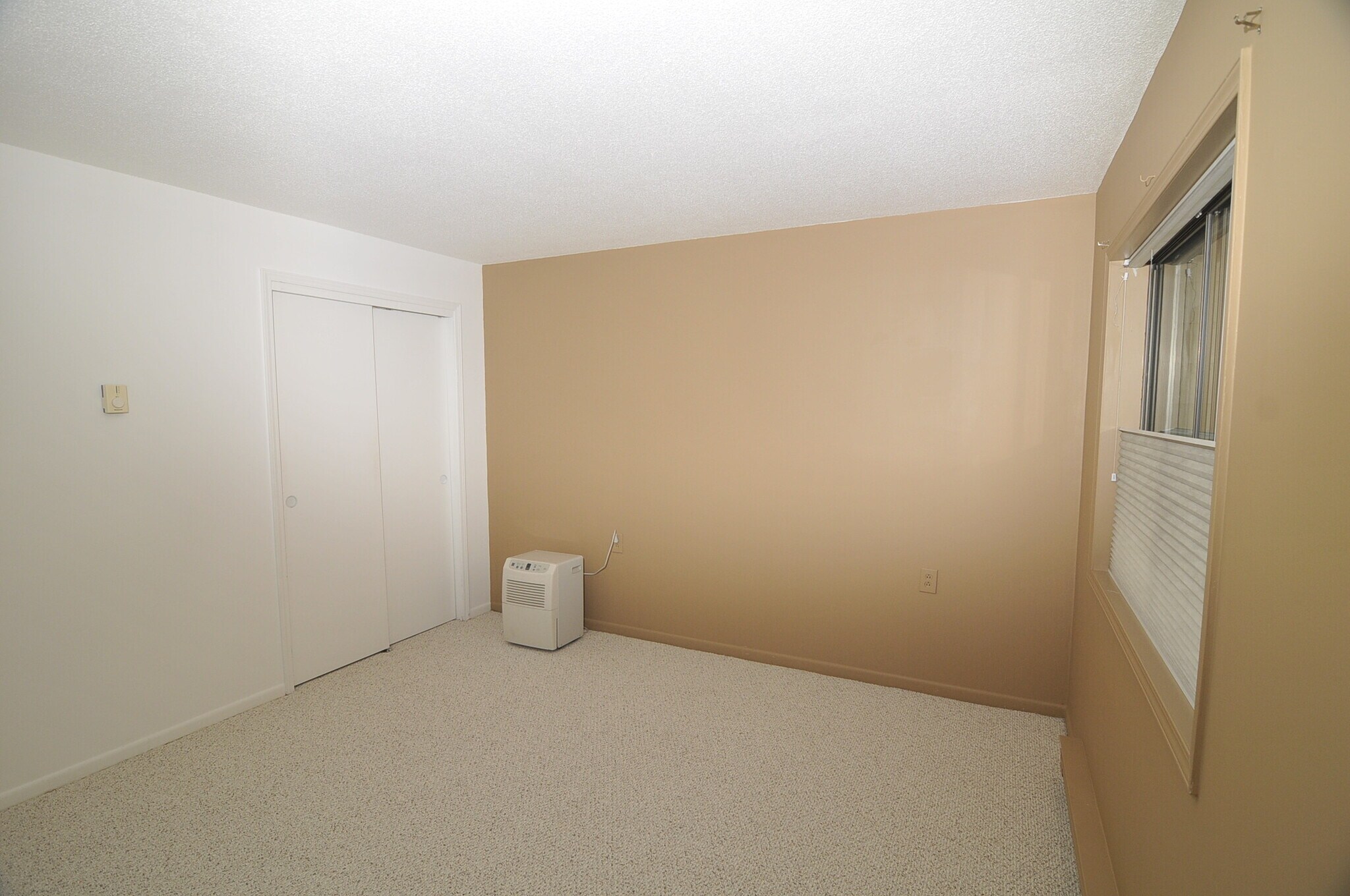 Building Photo - 15 Hawthorne Cir