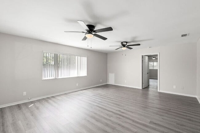 Building Photo - Home For Rent in St Petersburg!