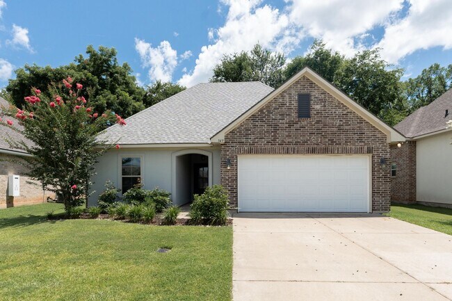 Building Photo - Beautiful 3 bed/2 bath home in Willow Heights