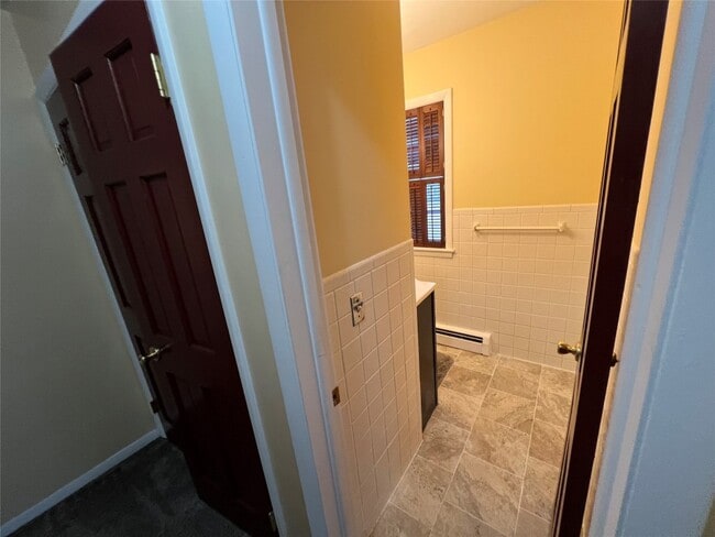 Building Photo - 2444 Rhonda Dr