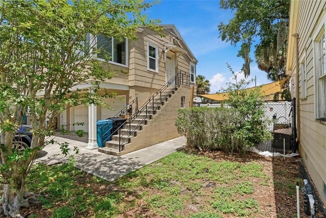 Building Photo - 807 N Thornton Ave