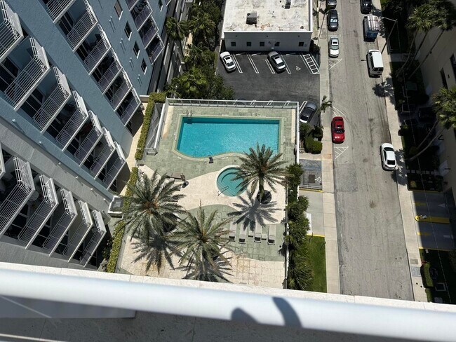 Building Photo - 1551 N Flagler Dr
