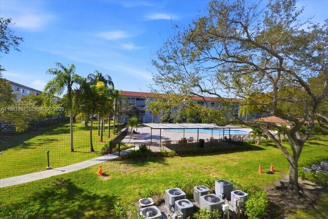 Building Photo - 1400 SW 124th Terrace